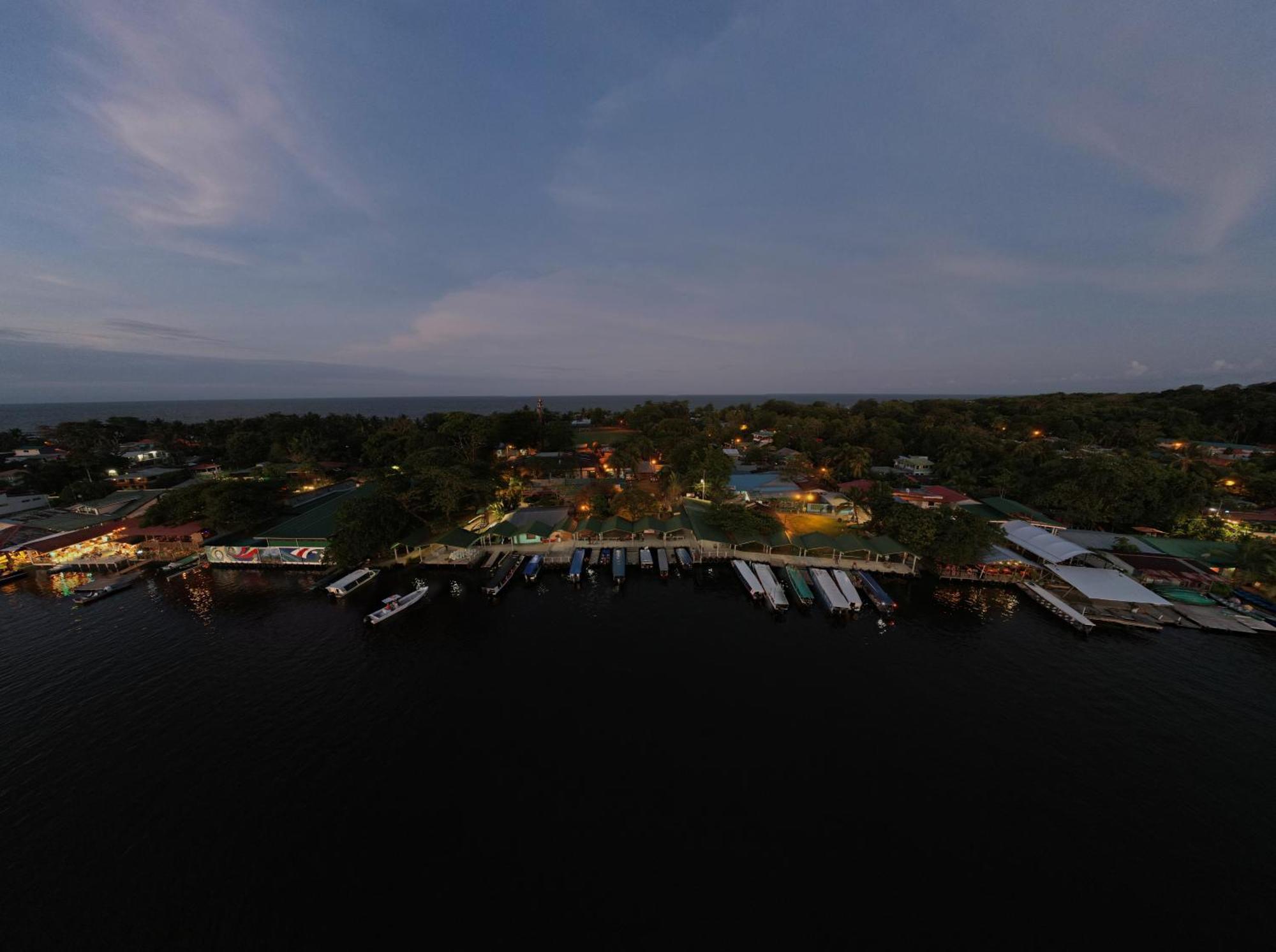 Hostel Tortuguero 7Backpackers Екстер'єр фото