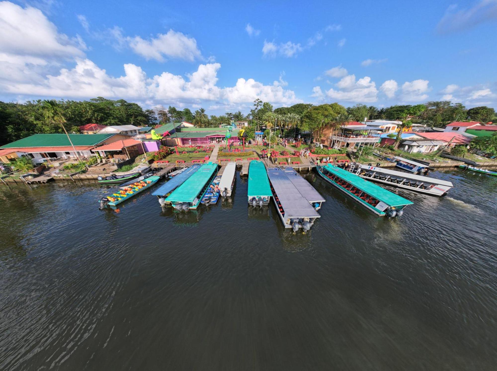 Hostel Tortuguero 7Backpackers Екстер'єр фото